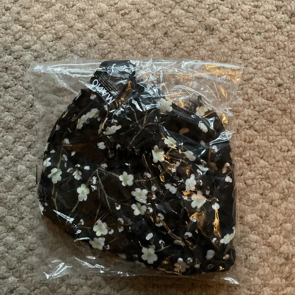 NWT Onam Scarf 🧣 - Picture 2 of 3